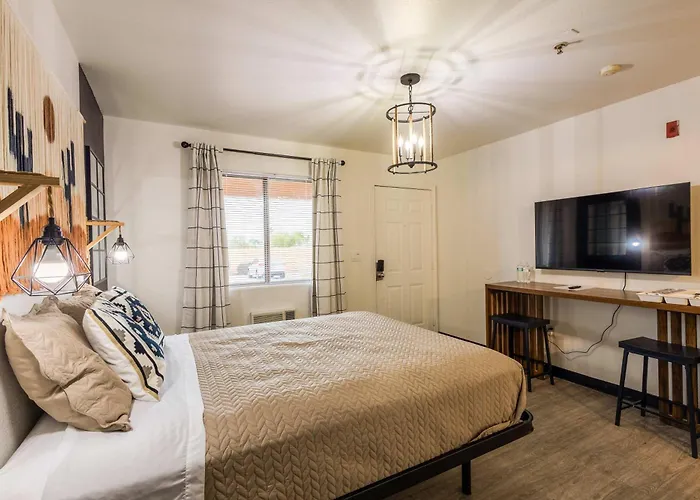 Brand New Outdoor Pool Digital Nomads Apartment Cashion